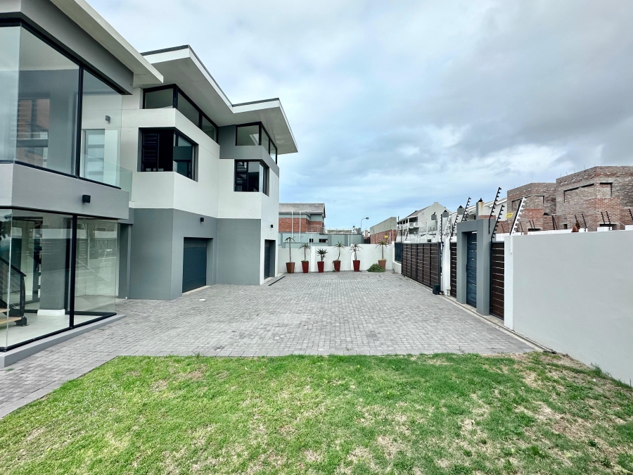 To Let 4 Bedroom Property for Rent in Humerail Eastern Cape